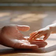 ChatGPT e minori, perché l’AI non può sostituire una mamma