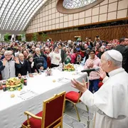 Leone XIV al pranzo con i poveri in Aula Paolo VI lo scorso 16 novembre / SICILIANI