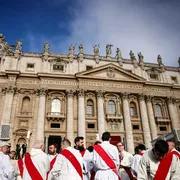 L'intervista per i suoi 70 anni di sacerdozio: «Le crisi non spaventino i sacerdoti»