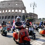 Ottant’anni di un mito. Così “l’Italia s’è Vespa” e invade Roma