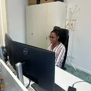 Leah al computer