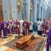 Reggio Emilia, l’ultimo saluto a Ruini. L'arcivescovo Morandi: «Grazie don Camillo per il tuo amore alla Chiesa italiana»