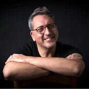 Il “prof di TikTok” agli studenti: «Per essere maturi non dovete mai essere perfetti»