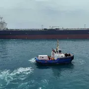 La petroliera Helga ormeggiata in uno dei terminali petroliferi offshore meridionali dell'Iraq, vicino a Bassora, dopo aver attraversato lo Stretto di Hormuz