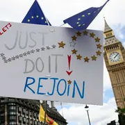 La Brexit 10 anni dopo è diventata un problema: perché Londra ha nostalgia dell'Europa