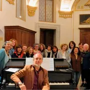 Il maestro Gava con le coriste della Cappella Leonina / S.DATTILO