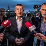 «Giù le mani dalla nostra tv». Migliaia in piazza a Praga contro la riforma dell'emittenza pubblica del premier Babiš