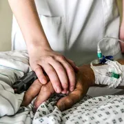 Il suicidio assistito e la vta di ciascuno di noi: ciò che conta è la cura e la relazione