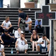 Il caldo non dà tregua: ma il prezzo più alto dell’afa lo pagano i poveri