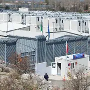 Migranti, deputati Ue: «Ostacolata l'ispezione del centro di Gjader»