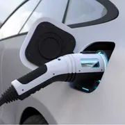 Auto elettriche per la prima volta oltre il 10% in Italia