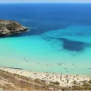 Le spiagge più belle del mondo e i servizi che mancano: le due facce dell'isola