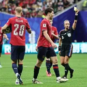 Calcio, perché ai Mondiali una donna arbitro resta un tabù