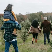 I costi invisibili di un figlio: 24mila euro all’anno