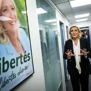 Da Sarkozy a Le Pen, così l'onda lunga dei populisti in Francia ha travolto i moderati