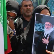 Nella città santa sciita di Karbala, dove ai funerali di Khamenei si promette vendetta