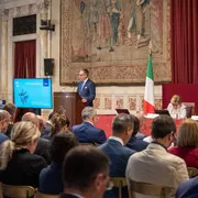 Rapporto Inps: stranieri e anziani al lavoro, per le donne funziona il bonus nido e lo smart