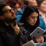 Cristiani sempre più “piccolo gregge”. Ma se stanno insieme possono guarire il mondo