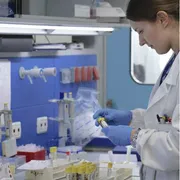 Farmaci, terapie, ricerche: l’Intelligenza artificiale fermerà il “mercato della salute”. O no?