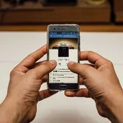 L'Ue: Facebook e Instagram danno dipendenza