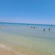 Bacoli, il sindaco-coraggio e la “spiaggia dei pezzenti”