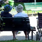 La cura è un'infrastruttura sociale e merita una politica monetaria ad hoc