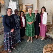 La regina Camilla con le rappresentanti dell'Unione Internazionale delle Superiore Generali, che riunisce le congregazioni religiose femminili cattoliche / BUCKINGHAM PALACE