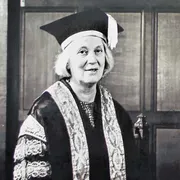 Dorothy Crowfoot Hodgkin, che sa vedere l’invisibile