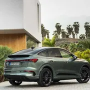 Anche Audi si adegua: sulla Q4 e-tron crescono autonomia e dotazioni, scende il prezzo