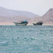 Qual è la situazione negli Stretti? Hormuz è chiuso, Bab al-Mandeb no