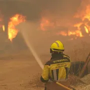 Spagna e Francia bruciano. «Nella penisola iberica incendi impossibili da fermare»