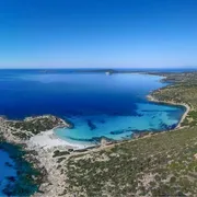 Spiagge protette, ma per chi? Il caso di Punta Molentis e il futuro delle nostre coste tra tutele e divieti