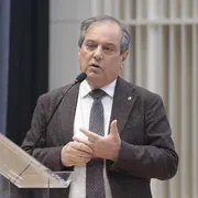 «Gravi violazioni dai medici anti-vaccini. Reintegrarli? Basta aspettare»