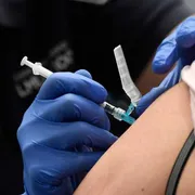 Covid e vaccini: ma i medici radiati vanno reintegrati?