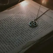 Esoterismo, occultismo e satanismo sono fenomeni da non sottovalutare, dicono gli esperti. Spesso vi si arriva attratti da esperienze apparentemente innocue