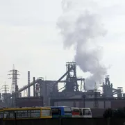 immagine dell'acciaieria ex-Ilva in funzione / ANSA