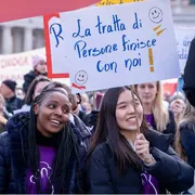 L'attività di sensibilizzazione promossa dai membri della rete di Talitha Kum. Secondo il report diffuso ieri, in tutto il mondo l’anno scorso 50 milioni di persone sono cadute nella rete della tratte di esseri umani