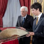 Il Presidente Sergio Mattarella riceve il Ventaglio da parte dellAssociazione Stampa Parlamentare/ ANSA