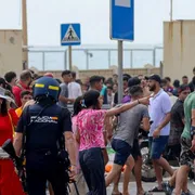 Meloni: «L'immigrazione clandestina è una minaccia. Pronti a sospendere Schengen»