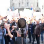 C'è un silenzio che pesa più delle armi