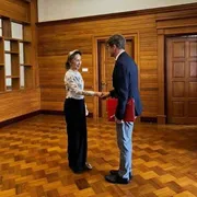 La Nobel Suu Kyi riappare dopo anni: le foto che rassicurano il mondo