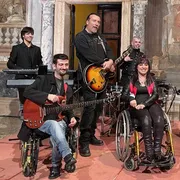 Prosegue l'impegno della band Ladri di carrozzelle, che ha due formazioni di 9 elementi