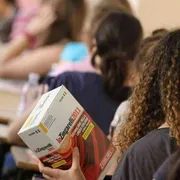 È boom di "100 e lode" alla Maturità, ma i voti non misurano più le competenze