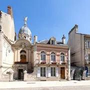 Dalle mamme single ai nonni, porte aperte
a tutti nella “casa” dei genitori di Teresa di Lisieux