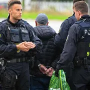 I profughi da trasferire, i numeri sulle riammissioni: perché la Germania ha aperto il caso Italia