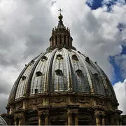 Leone XIV chiama nel Consiglio per l’Economia
il cardinale Repole e due donne under 40