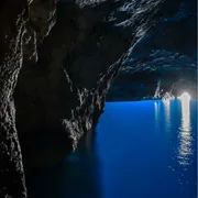 Grotta
Azzurra: 200 anni fa la nascita
di un mito