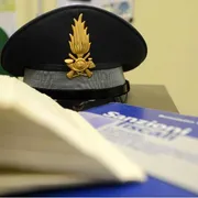 Yasmine, la ragazza arrivata dal Pakistan che traduce per la Finanza le storie dello sfruttamento