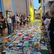 Benvenuti a Tagliata, il borgo che è rinato grazie a una strada lastricata da 7mila libri