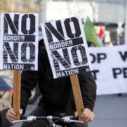 Una manifestazione contro le politiche ostili all'asilo